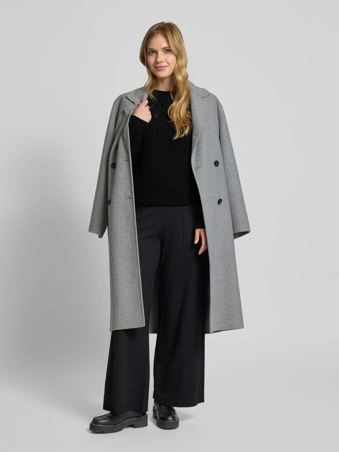 Вязаный свитер со структурным узором