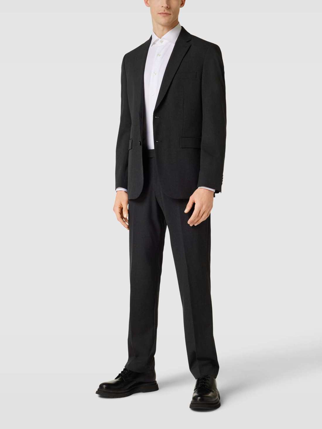 Костюмные брюки с заглаженными складками