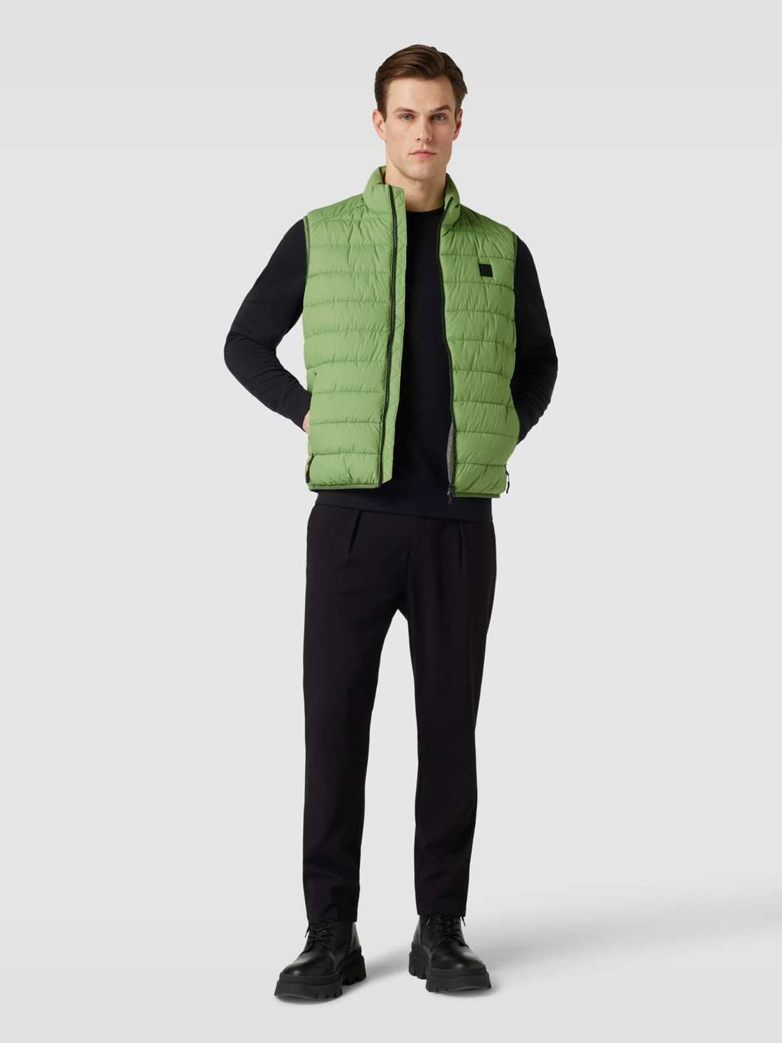 Стеганый жилет с карманами на молнии