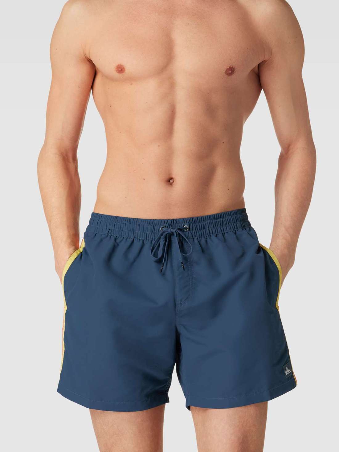 Плавки с контрастными полосками