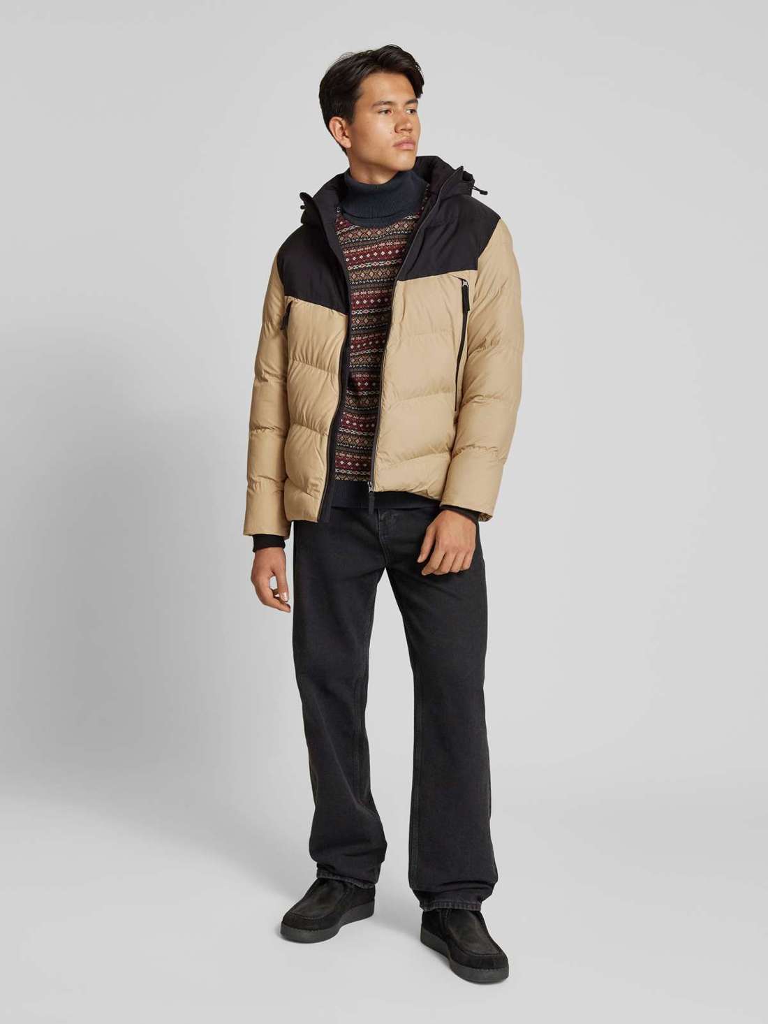 Стеганая куртка с капюшоном