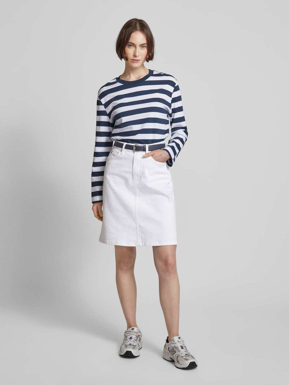 Джинсовая юбка длиной до колена с пятью карманами