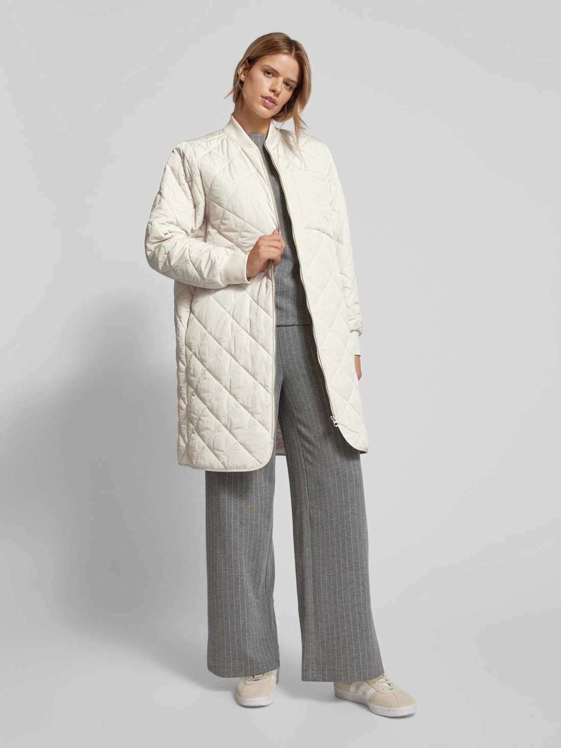 Стеганое пальто с нагрудным карманом