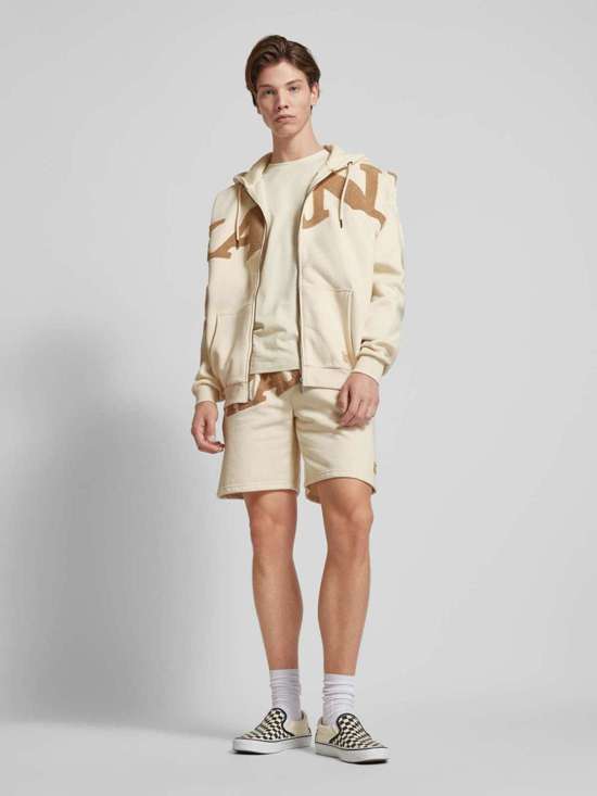 Спортивные шорты с лейблом