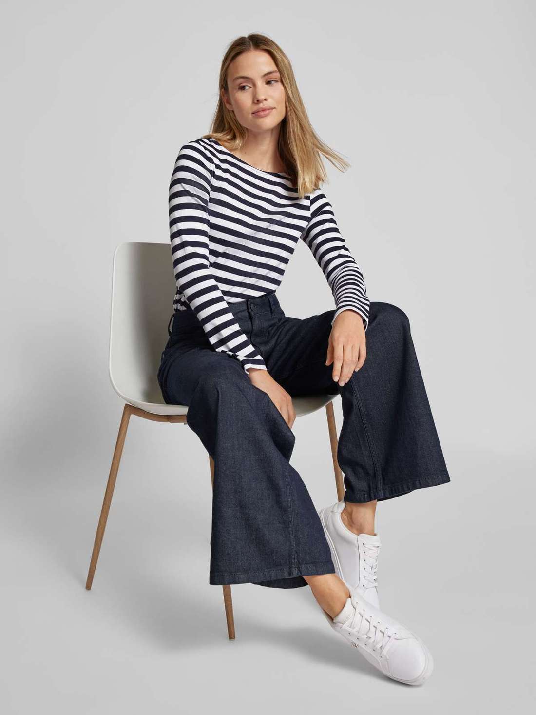 Лонгслив с вырезом «лодочка»