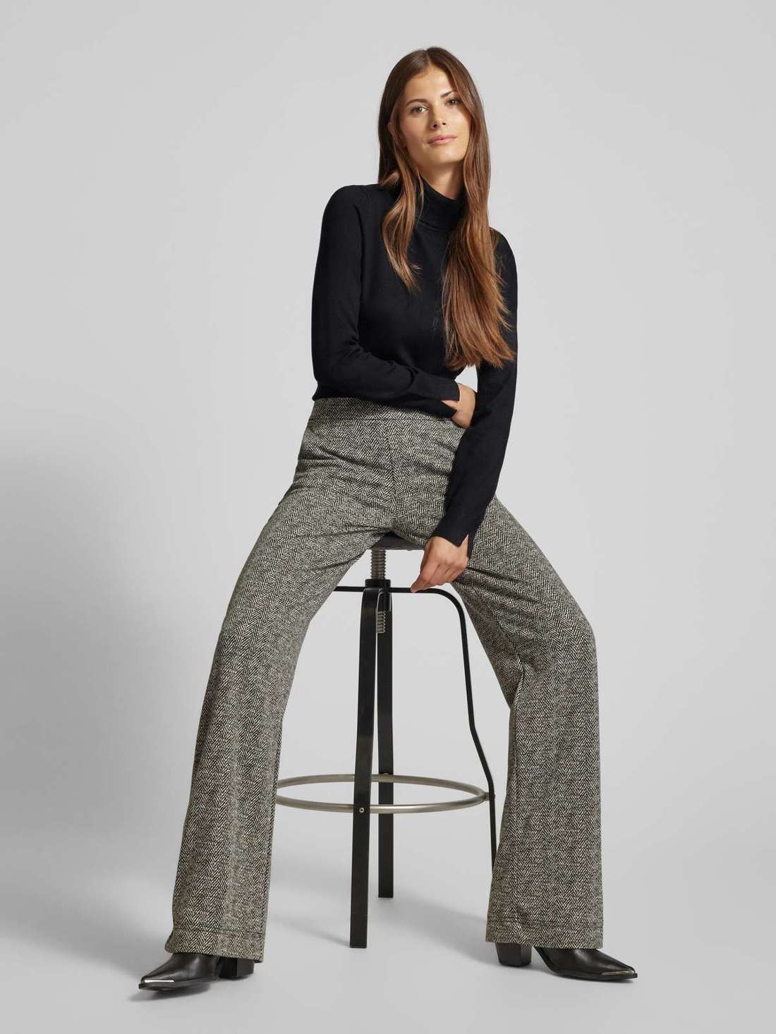 Свитер-водолазка из смесовой вискозы с ребристыми манжетами