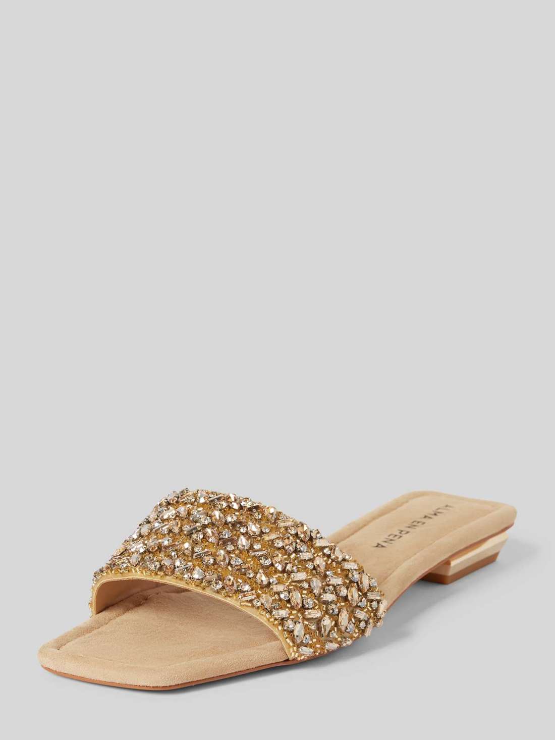 Слайды с отделкой декоративным камнем