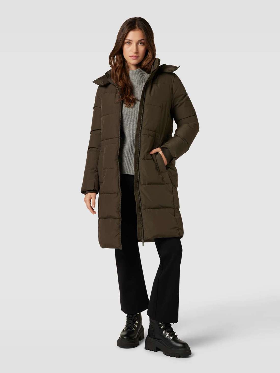 Стеганое пальто с капюшоном