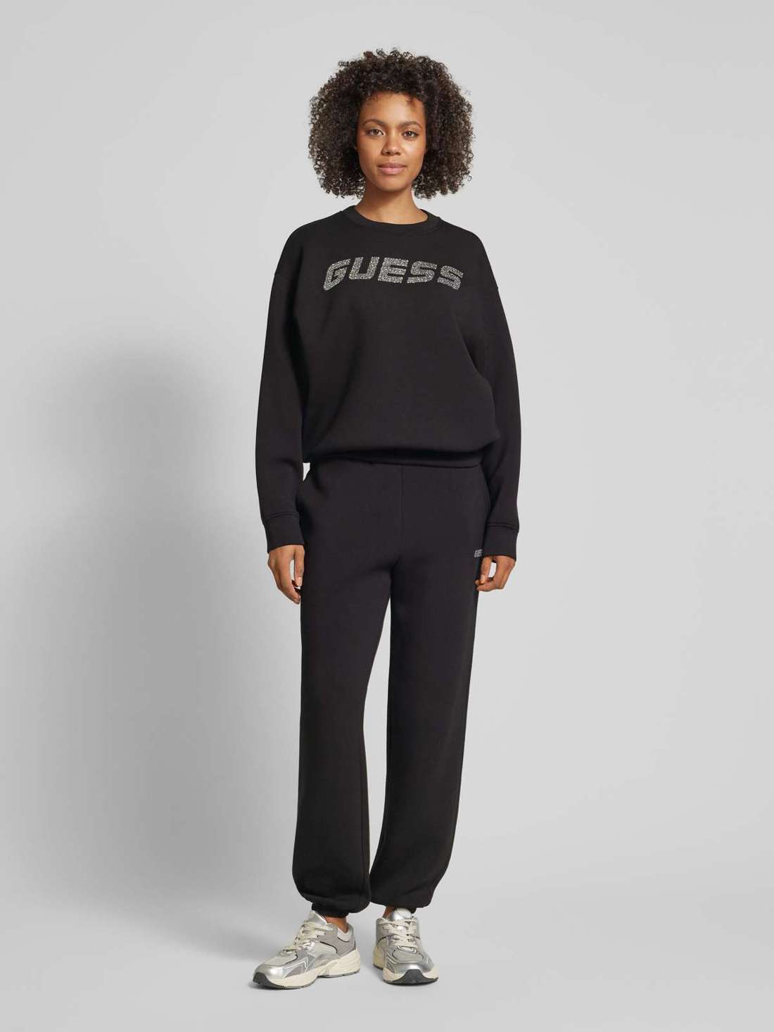 Спортивные брюки зауженного кроя с принтом этикеток CECILIA