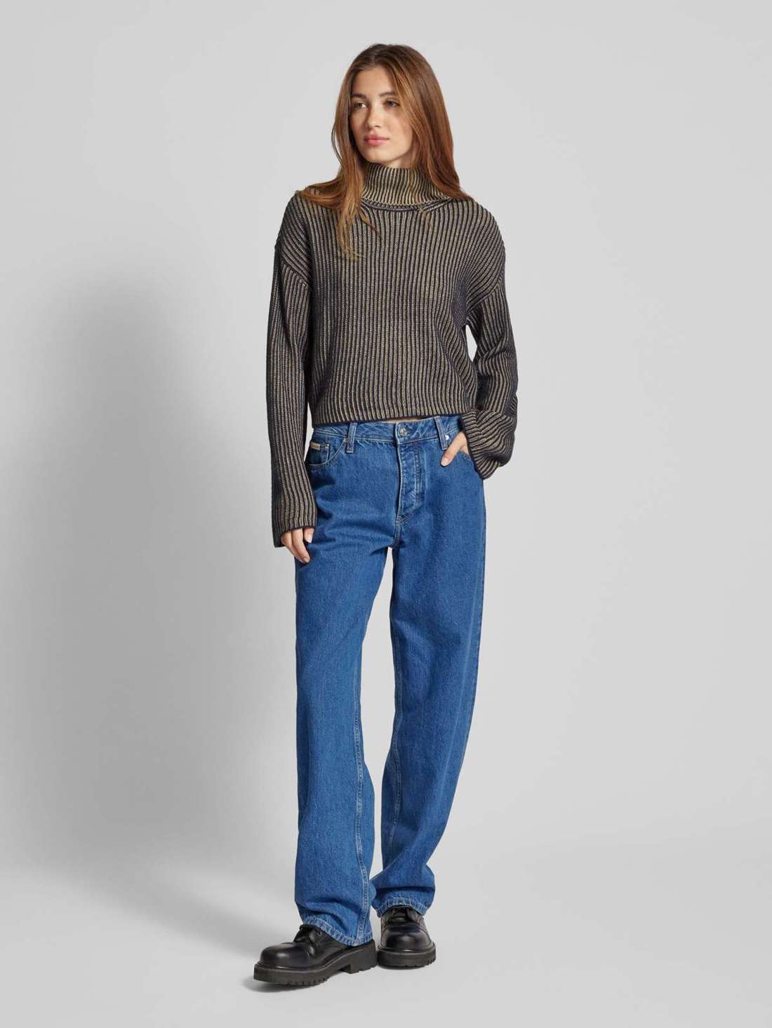 Вязаный свитер с высоким воротником TONE