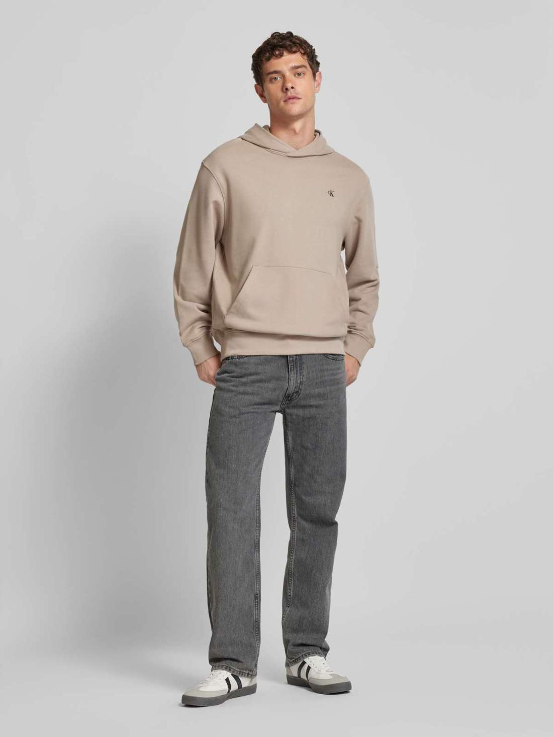 Толстовка с логотипом и карманом-кенгуру