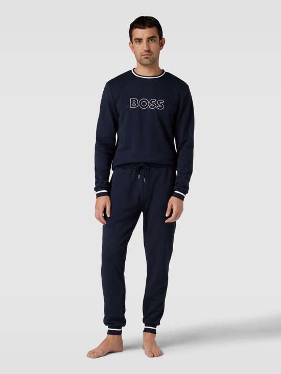 Спортивные штаны с эластичным поясом и кулиской