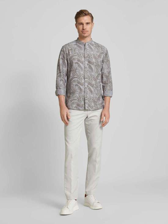 Повседневная рубашка стандартного кроя с воротником-стойкой