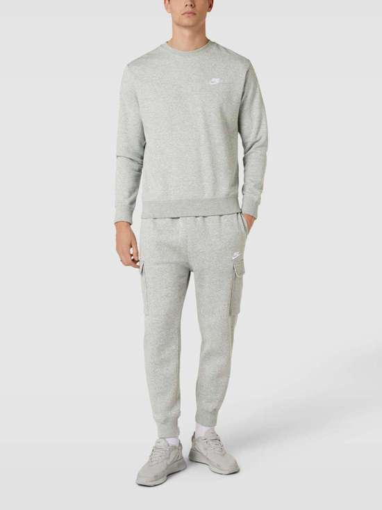 Спортивные штаны с отстрочкой этикеток