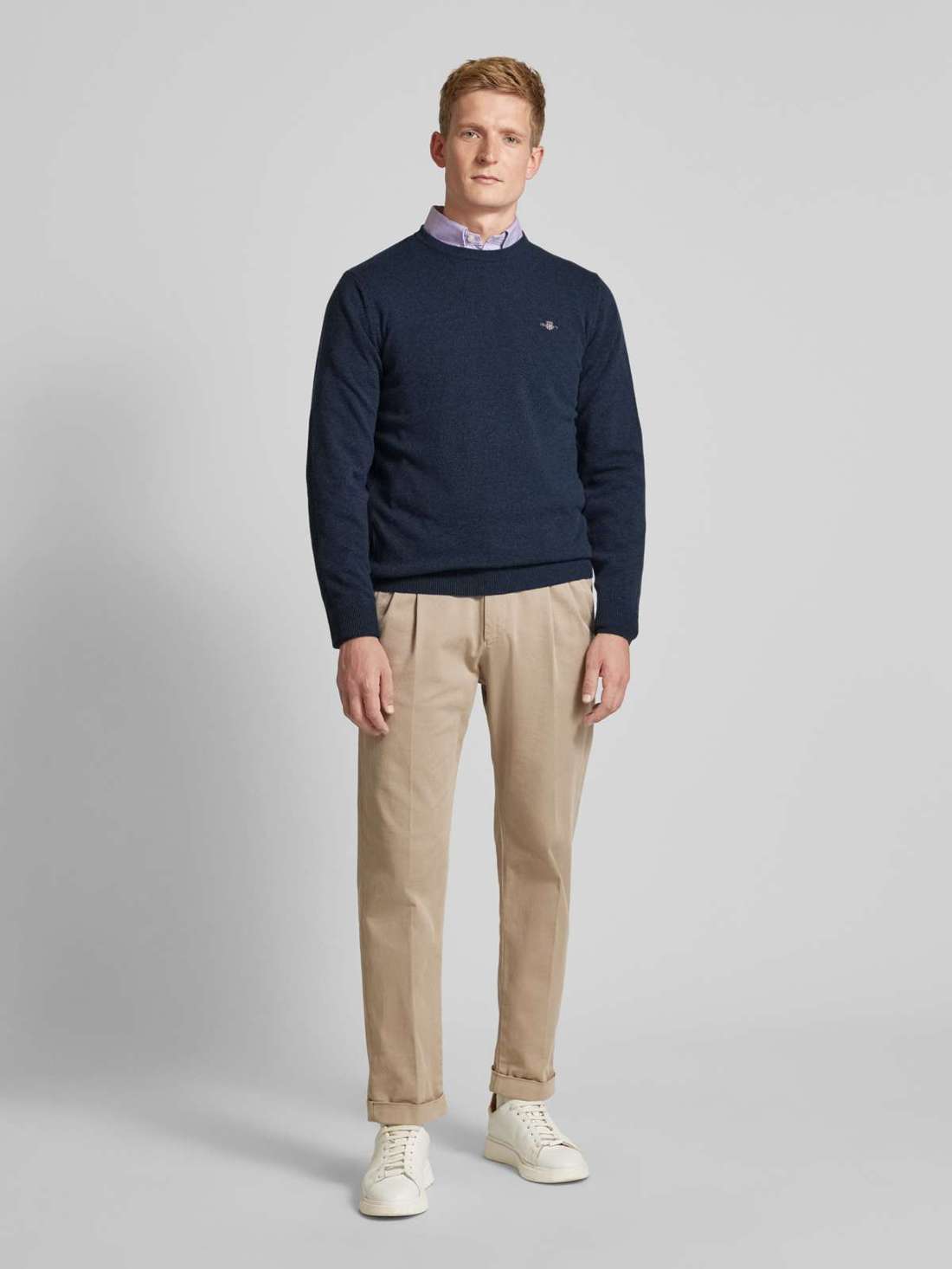 Вязаный шерстяной свитер с круглым вырезом