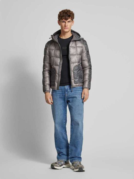 Стеганая куртка с капюшоном