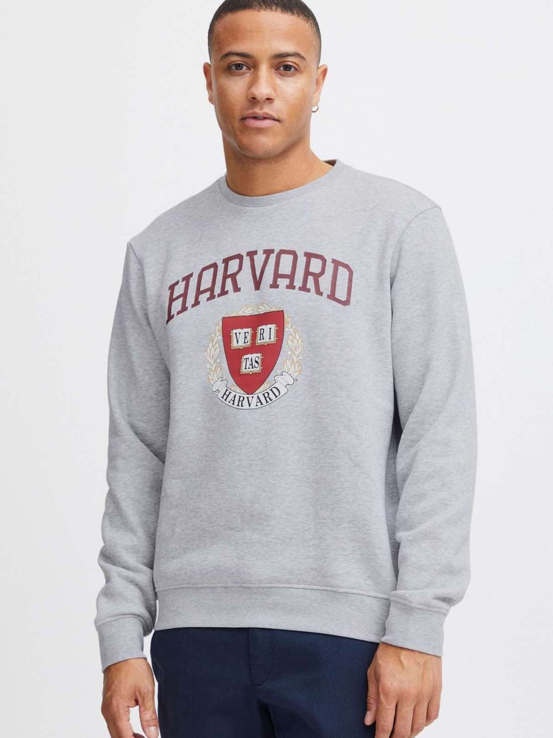 Пуловер с круглым вырезом