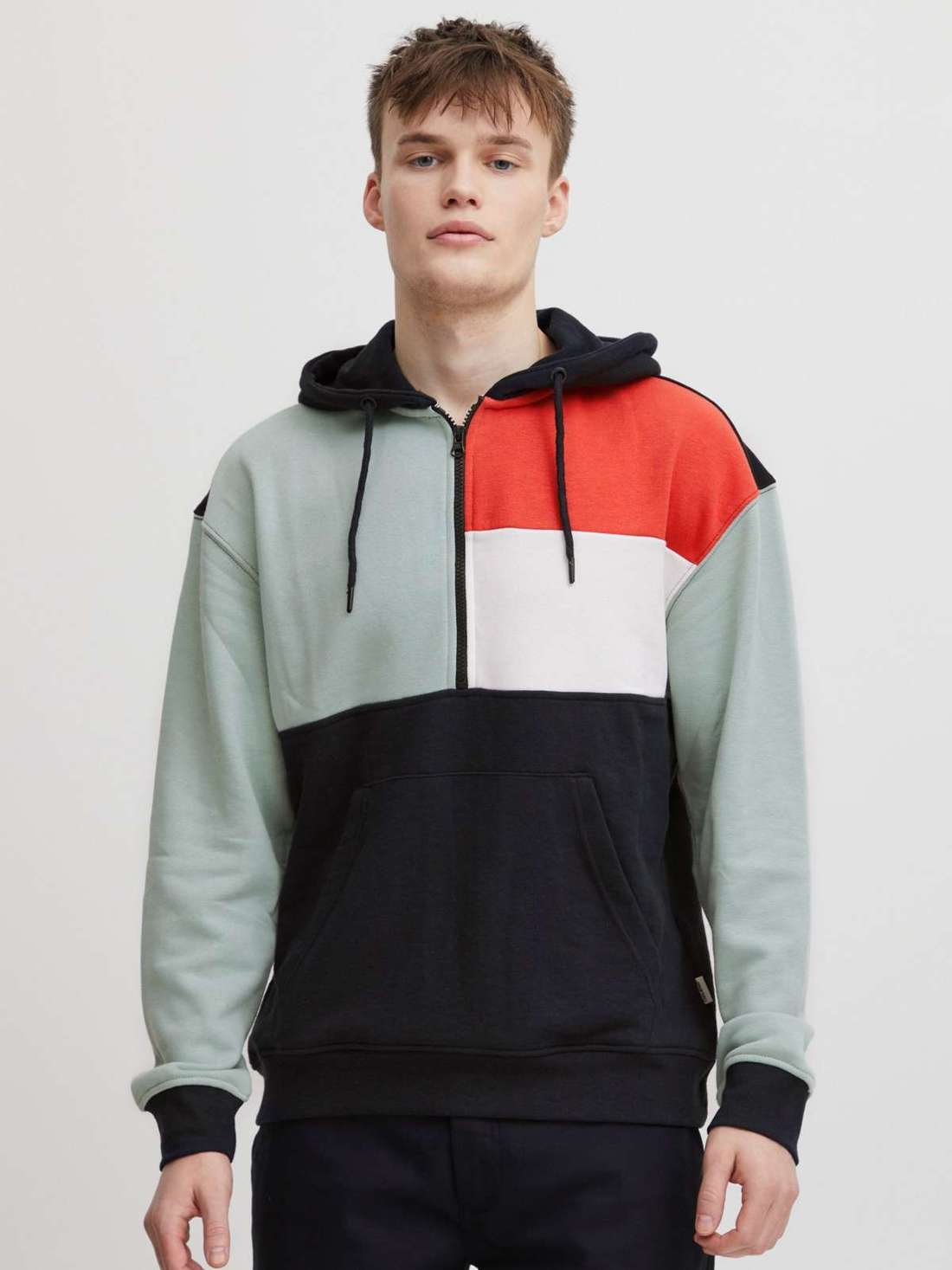 Толстовка с капюшоном