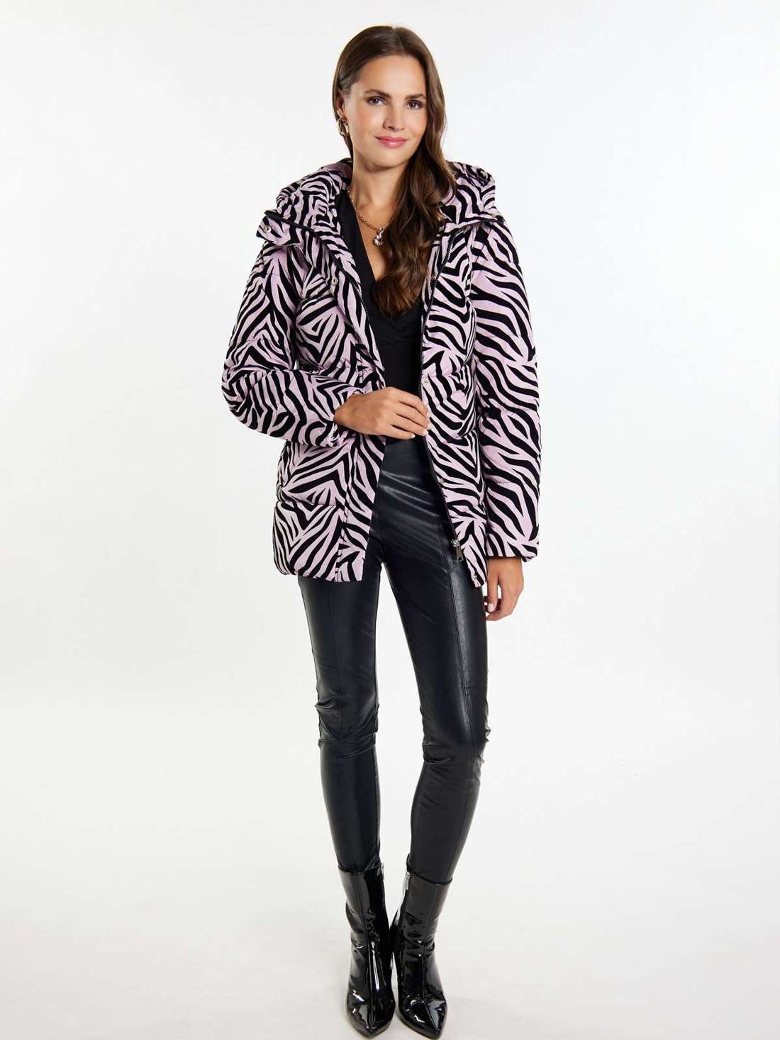 стеганая куртка с зебровым принтом