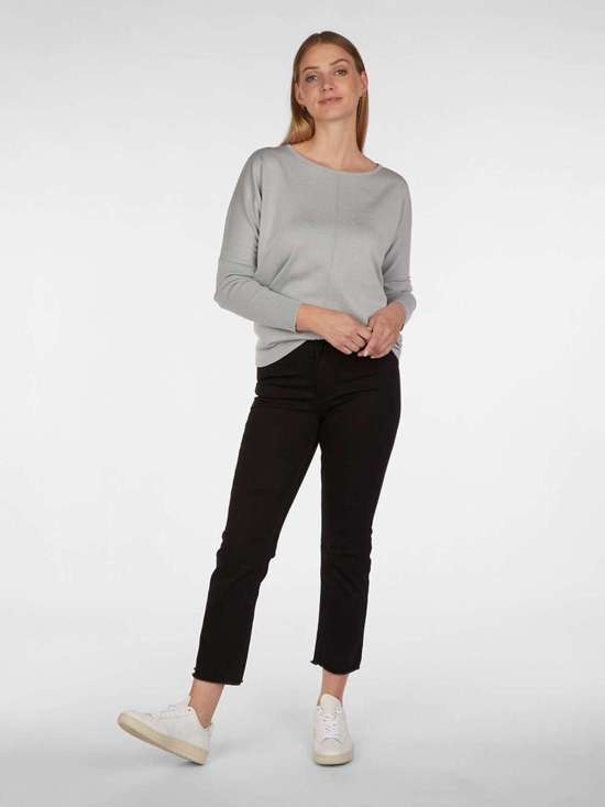 Пуловер тонкой вязки