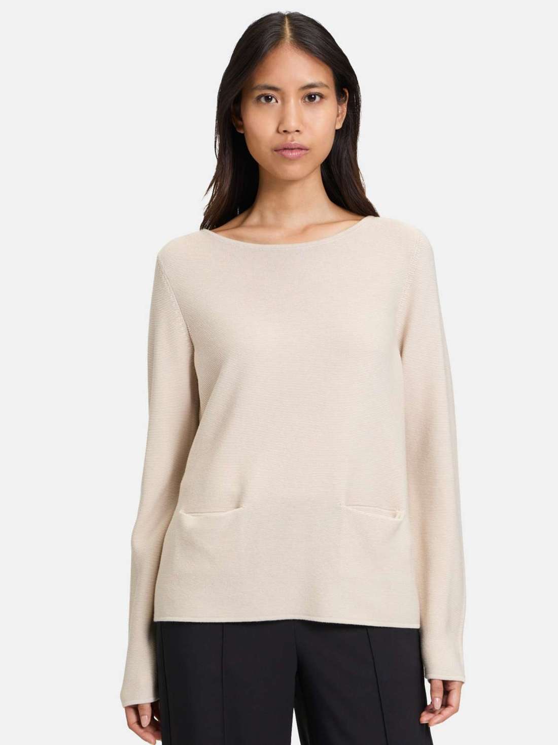 Пуловер тонкой вязки