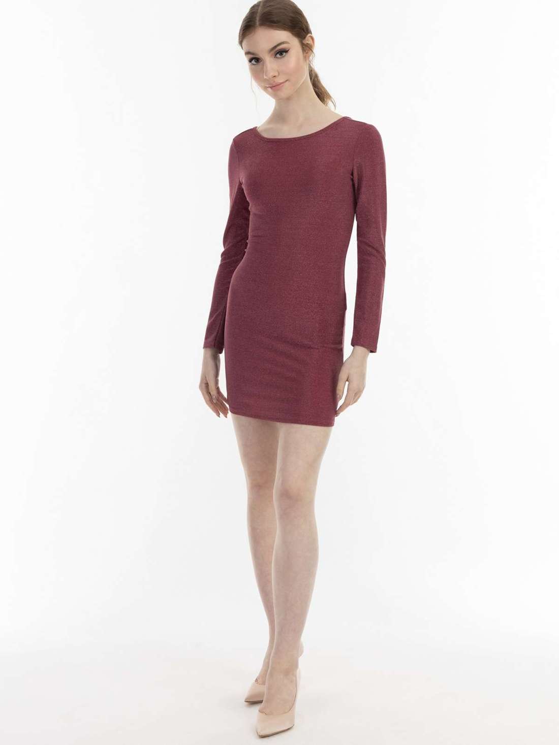 Вязаное платье мини с длинными рукавами