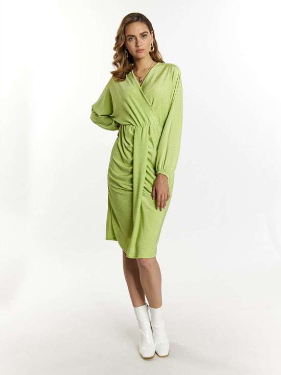 Вечернее платье из блестящей пряжи