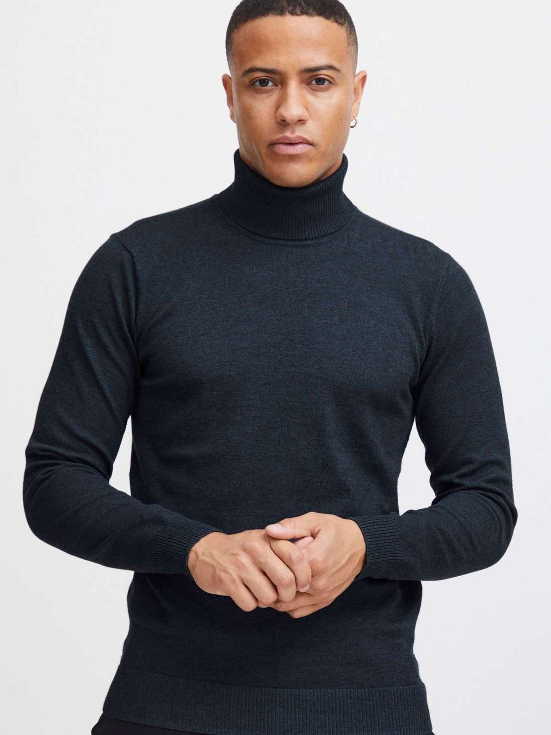 Пуловер с высоким воротником BHCarsten
