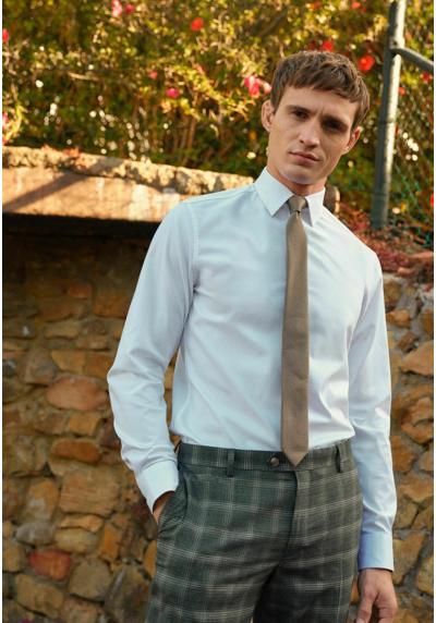 Рубашка SHIRT AND TIE PACK SLIM FIT SINGLE CUFF. SHIRT AND TIE PACK SLIM FIT SINGLE CUFF.
