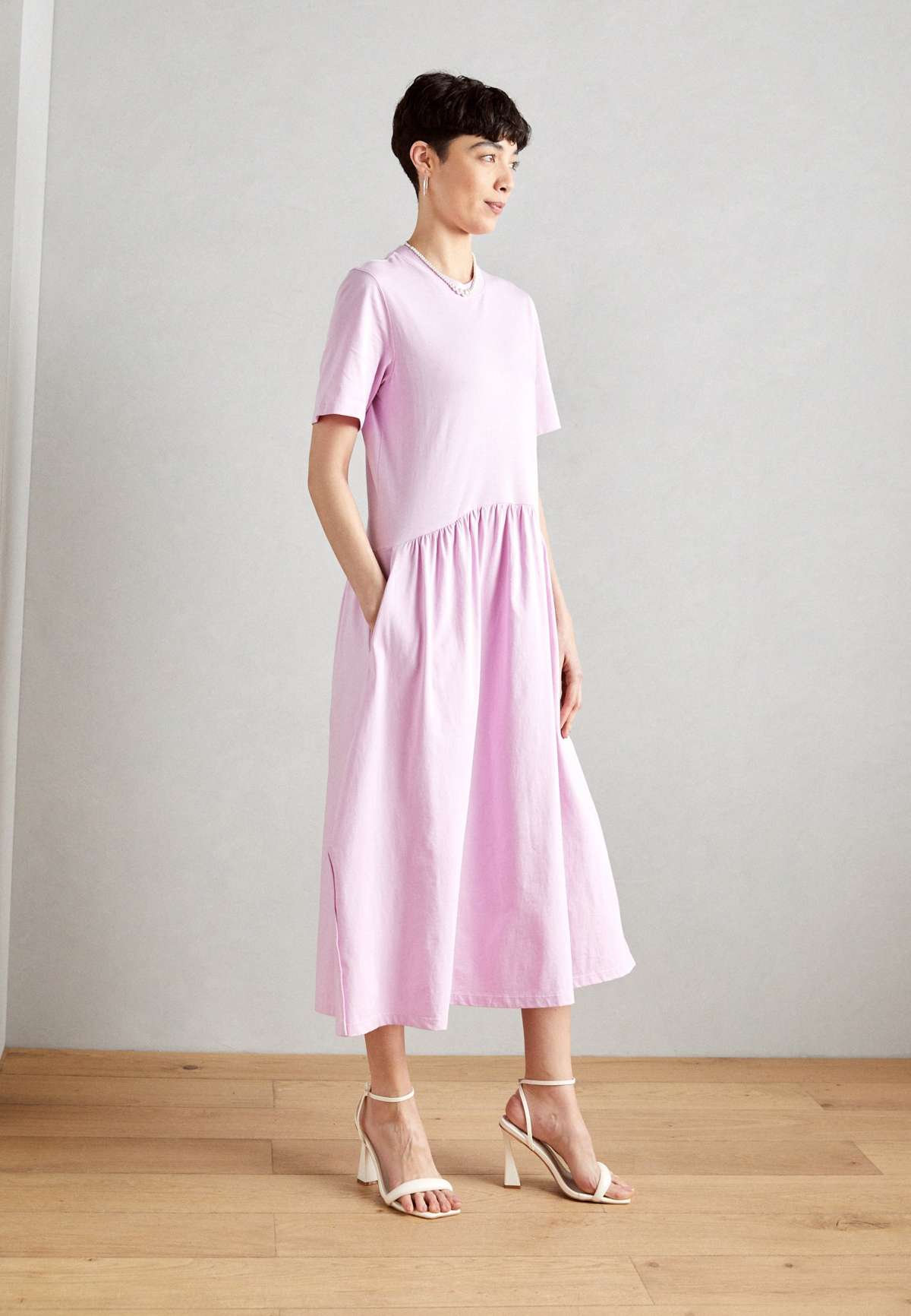 Трикотажное платье DRESS T-SHIRT STYLE RUFFLES CIRCULARITY