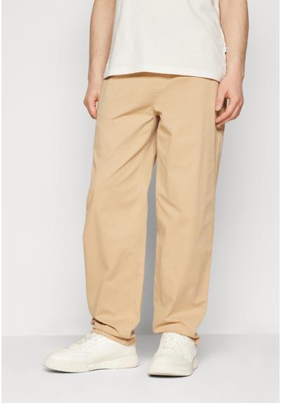 Брюки AIDEN TAPERED CASUAL PANT AIDEN TAPERED CASUAL PANT