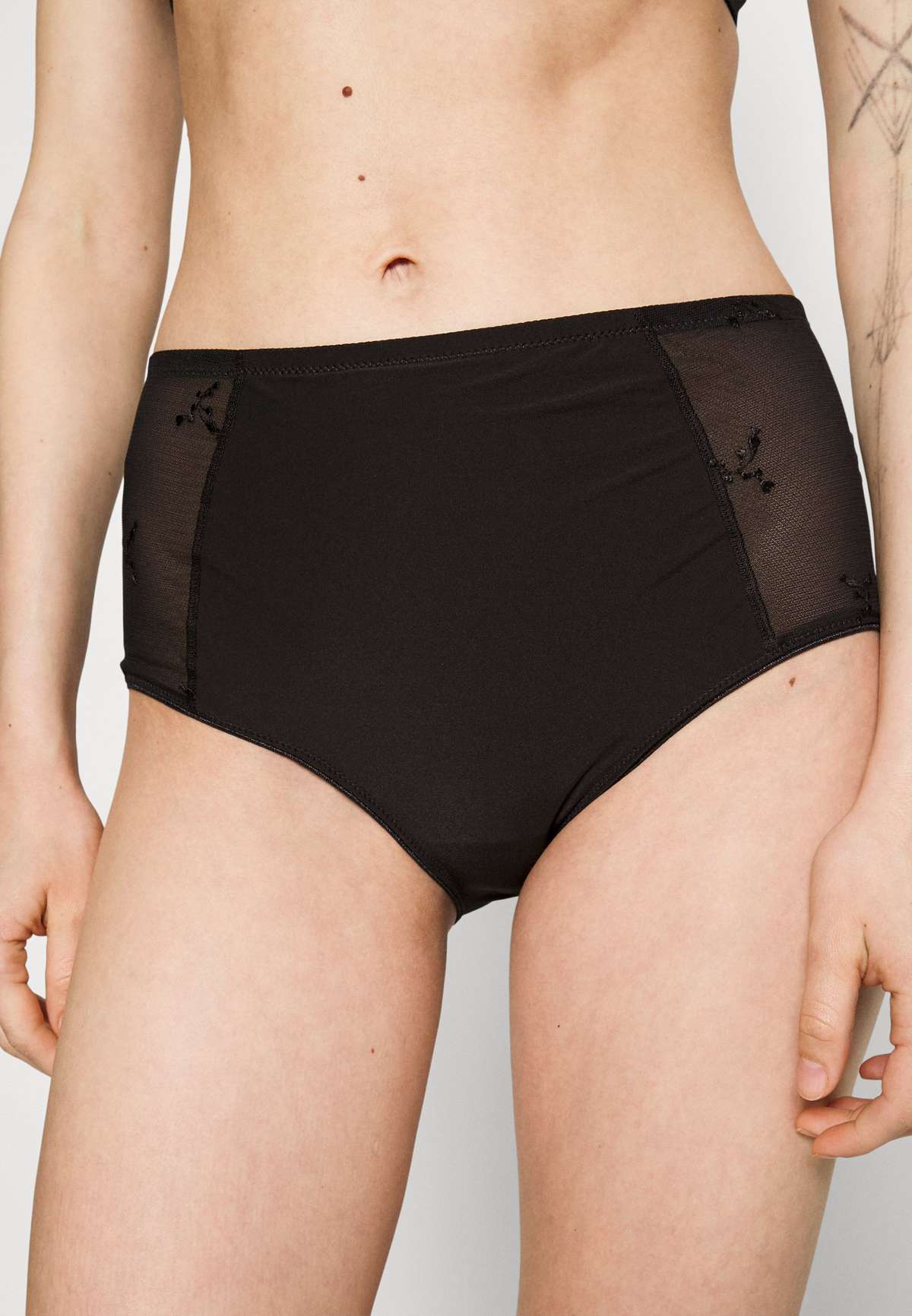 Трусы EVERY CURVE-HIGH-WAISTED SUPPORT FULL BRIEF