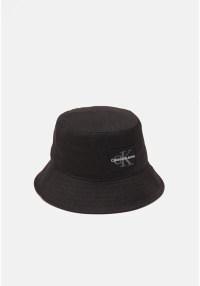 Шляпа MONO LOGO PATCH BUCKET HAT UNISEX
